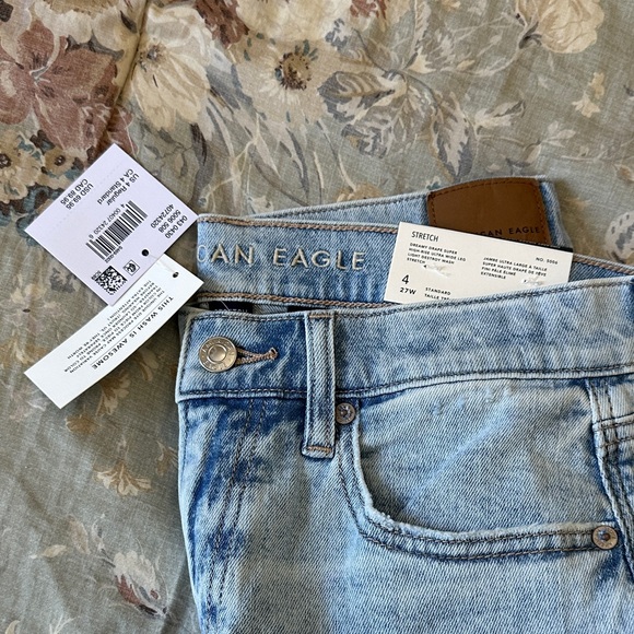 NWT American Eagle Outfitters Women's High Rise Light Denim Jeans - Picture 8 of 8